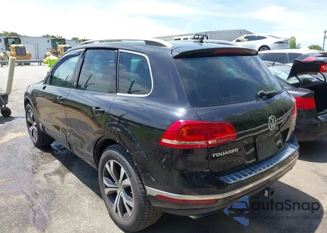 2017 Volkswagen Touareg V6 Wolfsburg Edition z USA, uszkodzony, nr VIN WVGRF7BP9HD001737